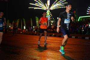 BIB: 41411, 284
                            <button type="button" onclick="openModal(16209310)" class="btn btn-primary btn-sm float-right btn-popup" data-toggle="modal" data-target=".modal-high-quality">
                        <i class="fas fa-shopping-cart"></i> Add to Cart
                    </button>
                                            <button type="button" onclick="isThisMe(16209310, true)" class="btn btn-success btn-sm float-right btn-popup btn-isme hidden" data-toggle="tooltip" data-placement="bottom" title="นี่คือรูปของคุณใช่ไหม คลิกที่นี่เพื่อเอาเข้าอัลบั้ม">
                        <i class="fas fa-plus"></i> Add to album
                    </button>
                    <button type="button" onclick="isThisMe(16209310, false)" class="btn btn-warning btn-sm float-right btn-popup btn-isnotme hidden">
                        <i class="fas fa-ban"></i> Remove from album
                    </button>